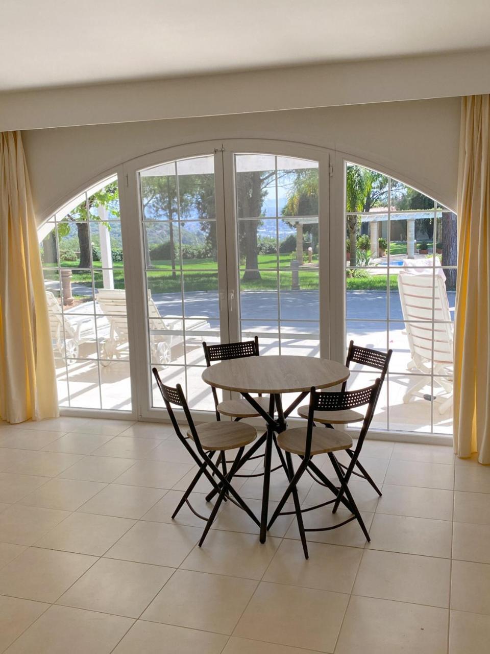 Nostrana Village Apartments Коскину Номер фото