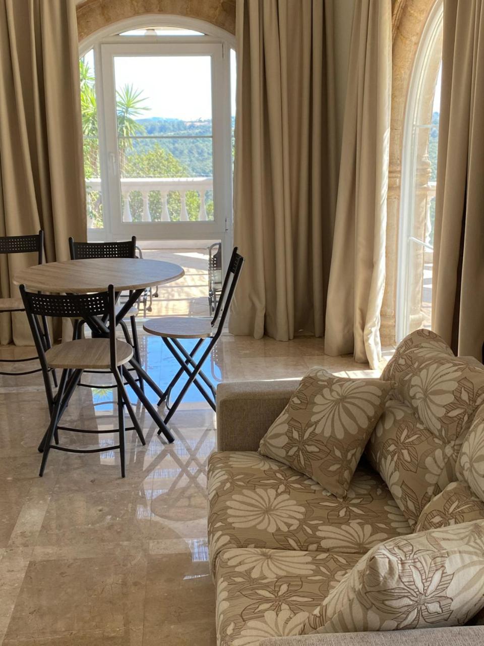 Nostrana Village Apartments Коскину Номер фото